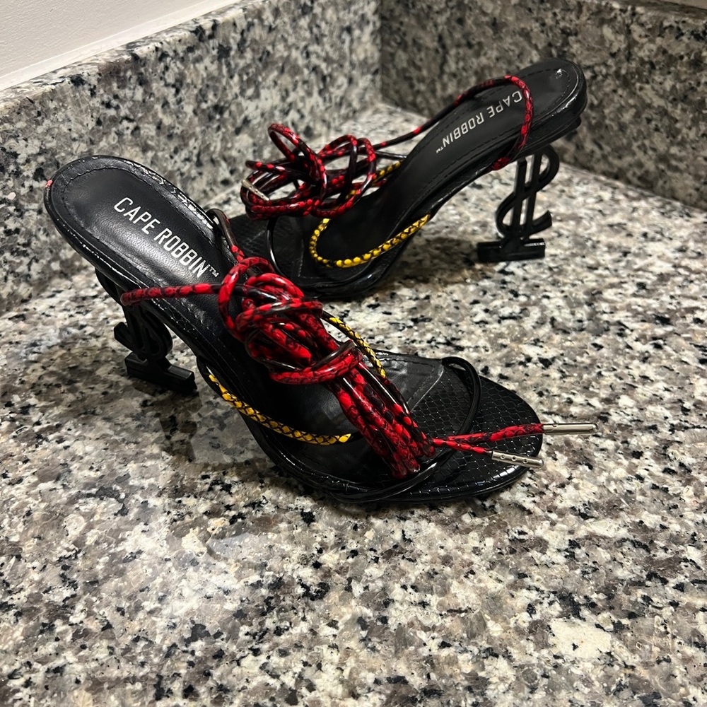 Cape Robbon Black Heels